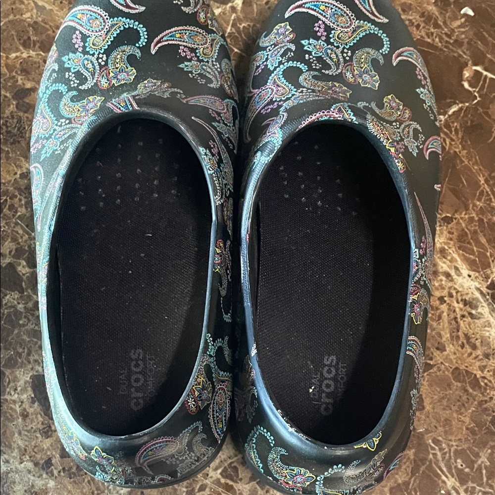CROCS clogs womens size 10 Paisley Slippers - Black with Multicolor - Picture 2 of 8